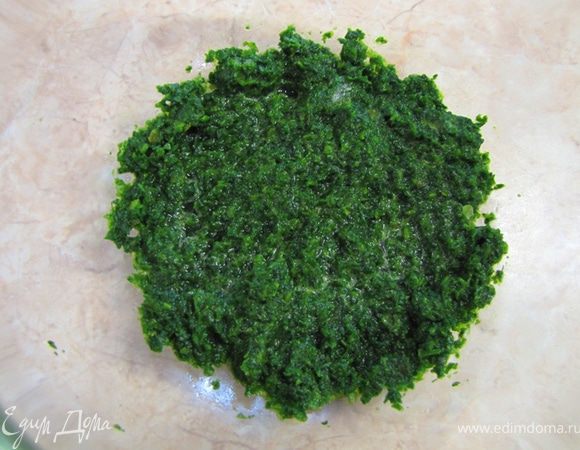 Разморозьте шпинат. Если он не порублен - порубите.