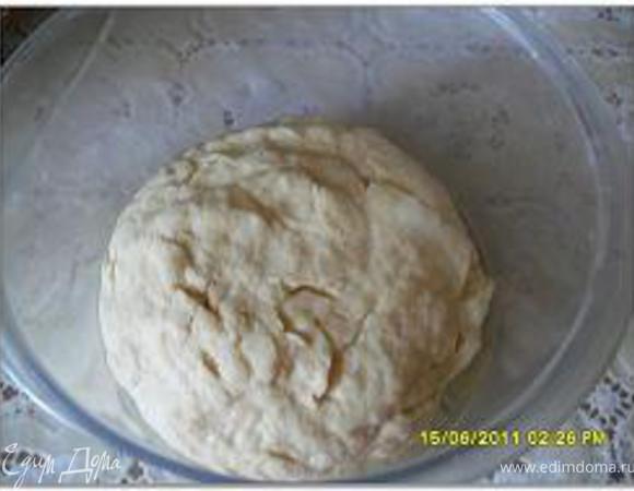 Замесить мягкое эластичное тесто.