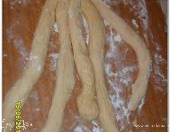 Верхний (3) опускаем вниз, в серединку (по краям по два жгута -1,2-(3)-4,5)