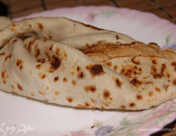 Полить сливочным маслом и посолить. Свернуть.

Приятного аппетита!!!!!!!!