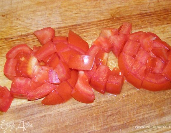 Помидор нарежем кубиком