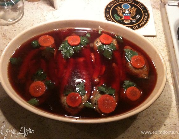 Заканчиваем приготовление рыбного бульона с желатином. Заливаем карпа в форме. Оставляем остывать в прохладном месте перед тем как убрать в холодильник!