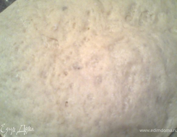 Оставшееся тесто делим на кусочки размерем с яйцо.Слегка раскатываем.