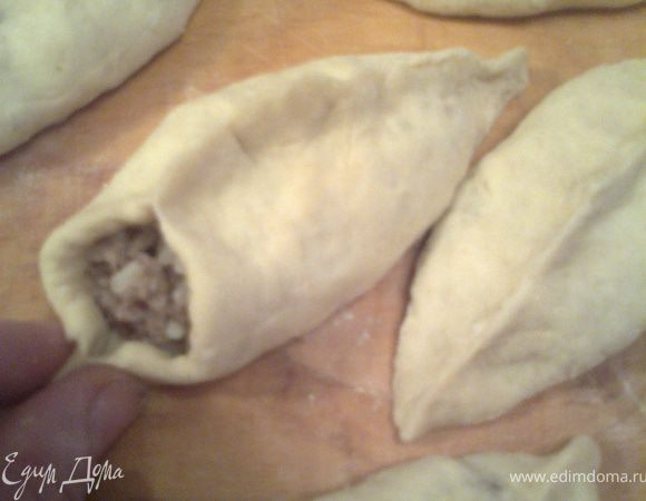 Удобно пальчиками идти навстречу друг другу.Можно пройтись дважды для гарантии.