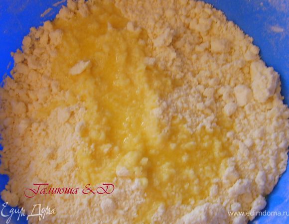 Добавить растопленое сливочное масло, 