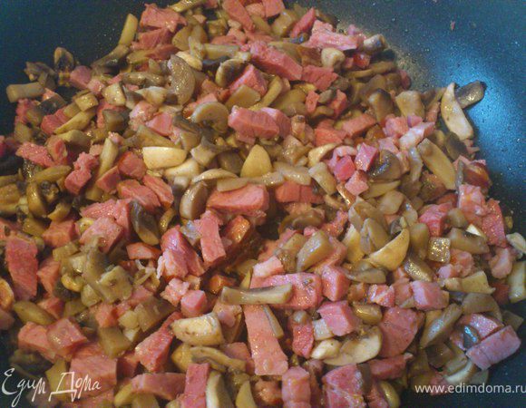 Затем добавляем в наши не совсем еще корзинки)))начинку.Я заполняю~2/3