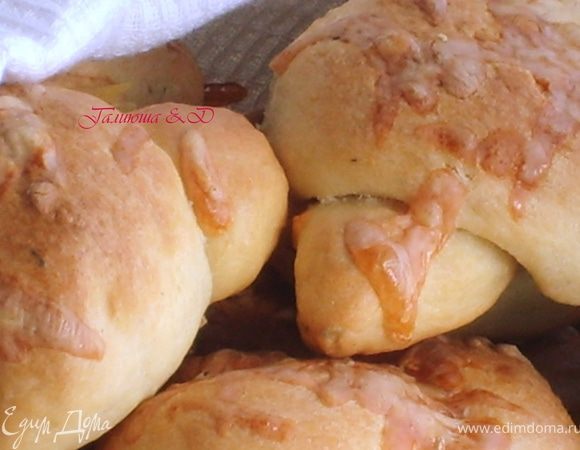 Мои сконы пеклись немного дольше. Вы ориентируйтесь по своей духовке. Не очень-то хочется есть непропеченные сконы!:)Подавать эти сконы лучше немедленно и не оставлять на следующий день. Приятного аппетита, Друзья мои! 