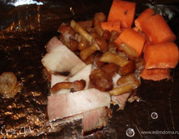 Сверху грибы. У меня были опята.