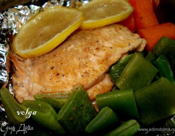 или капусту. Сверху на рыбу по 2 кусочка лимона.Завернуть фольгу в виде лодочки и поставить готовиться. В пароварке 10-15 минут, в духовке 20-25 минут.