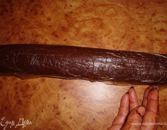 Завернуть колбаски в пленку...