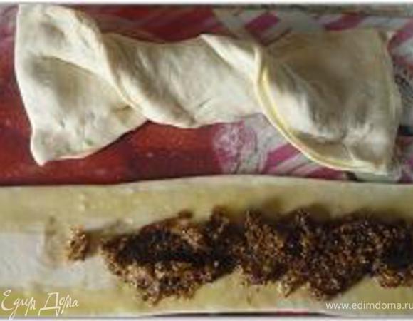 Придать полоскам форму спирали по всей длине (я закрутила только 2 раза).