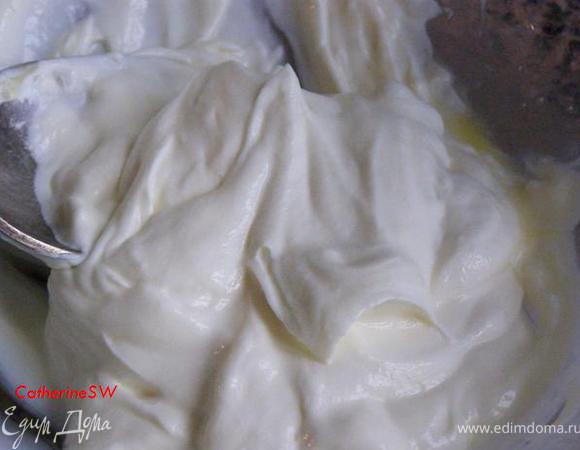 Маскарпоне смешаем с желтками