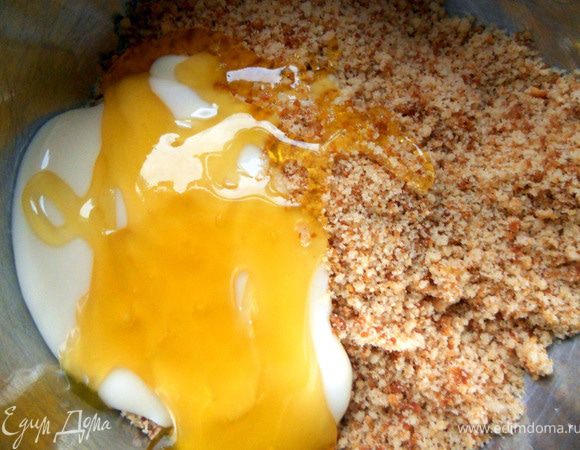 Добавить мед ***можно и без него, или добавить алкоголь (коньяк, ром - будет сказка), а можно использовать приятный дуэт рома и меда - вообщем, главное, чтобы не было скучно:)***.