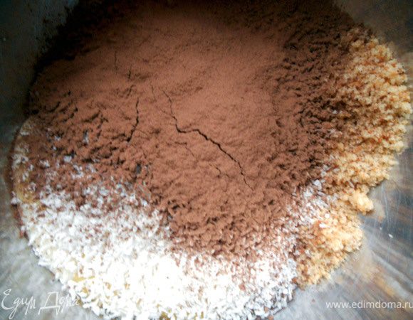 Какао-порошок (желательно просеять). Хорошо перемешать до однородного состояния, отправить в холодильник на 30-60 минут.