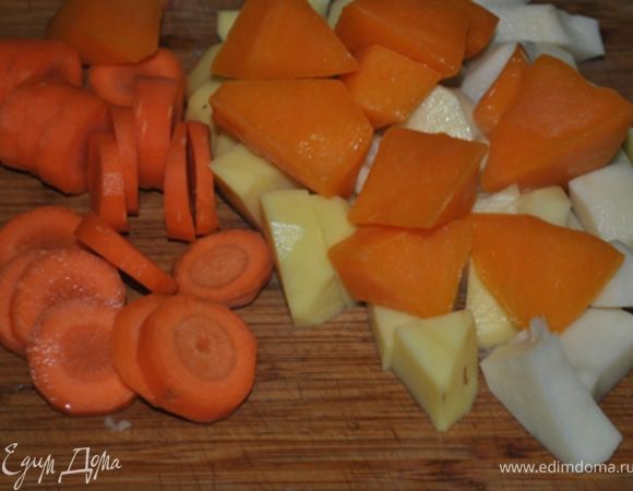 Овощи нарезать кубиками