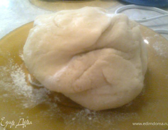 Замесить мягкое эластичное тесто.