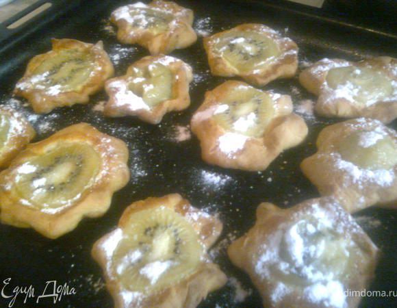 Готовые печенья по желанию украсить сахарной пудрой.