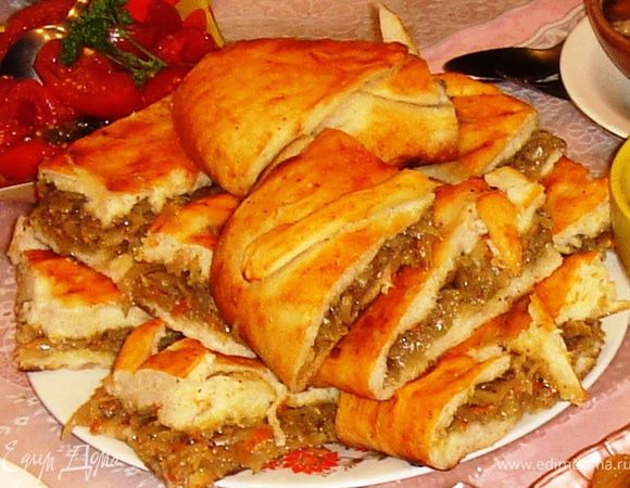 Затем разрезаем это "чудо" и кушаем, кушаем, кушаем)))

