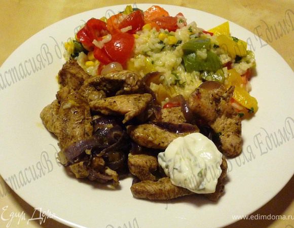 Подавать гирос с рисом и по желанию с тцатцики. Приятного аппетита!