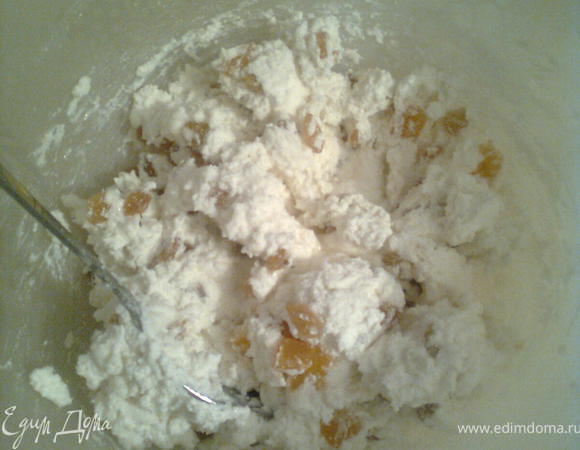 да, совсем забыла про начинку))) к творогу добавляем курагу ,сахарный песок и белок( желток оставляем для смазывания)