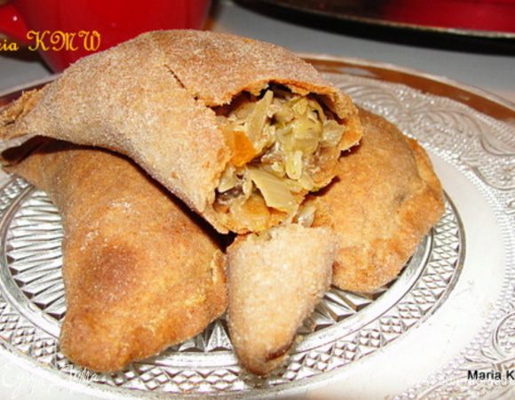 Соотношение теста и начинки в этом рецепте оптимальное, вторая начинка в принципе и не нужна. Мне просто хотелось добавить второй вариант. Выход 24 пирожка.
Подавать теплыми, пирожки из этого теста очень вкусные и на второй день.(Не дубеют!:))
Приятного Вам чаепития!