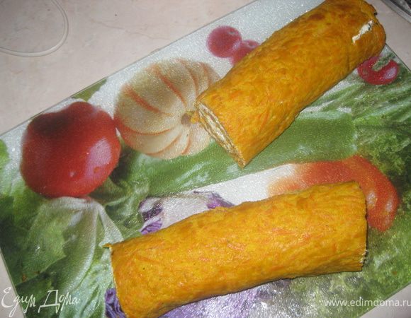 Закручиваем опять рулетом и нарезаем порционно.