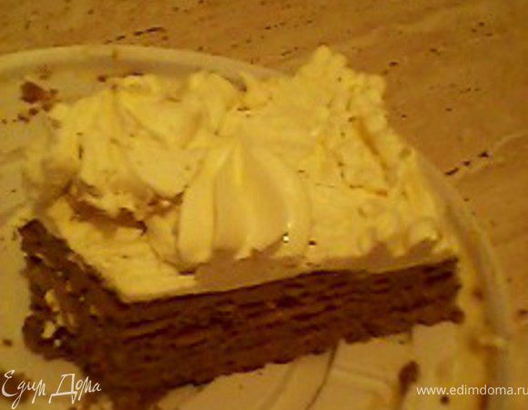 Коржи перемазать кремом.Украсить по желанию.(Я украсила масляным кремом.)