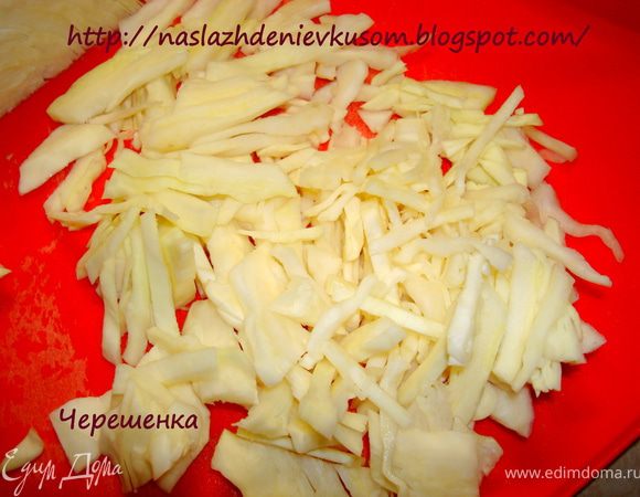 Приготовим начинку… Кстати, с этой начинкой получаются великолепные пирожки и пироги!!! Итак… Для этого капусту мелко нашинковать… 