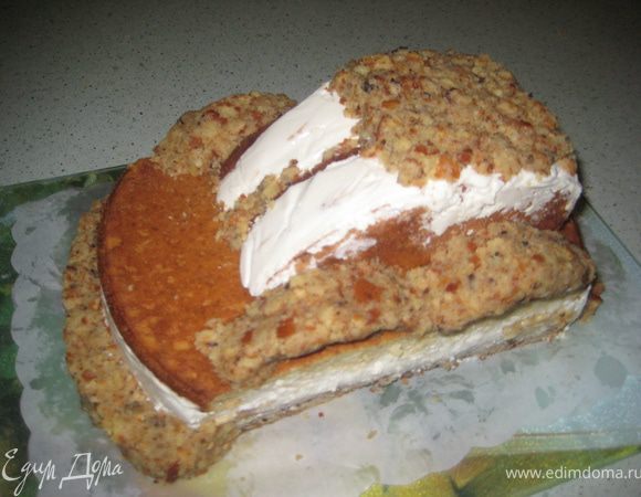 ...обрезать у тора бока и уложить их на верх-это будет кабина авто! С помощью крошки сделать бампер,выровнять крышу и слепить крылья-кузовные работы)))