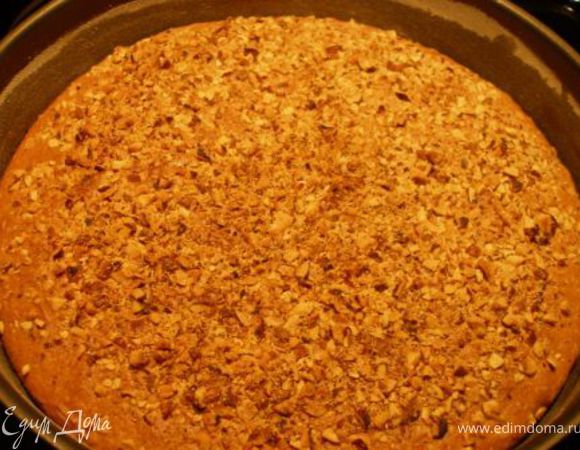 Выпекать при температуре 180 С около 35 мин. Готовность проверить зубочисткой в самом центре пирога. Немного охладить пирог и посыпать сверху сахарной пудрой.