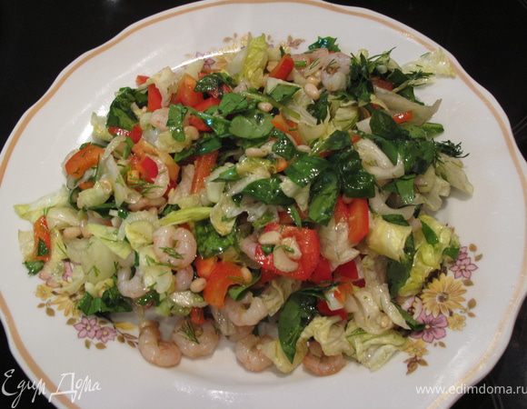 Перемешайте все ингредиенты и заправьте чем вам нравится. Не исключаю, что майонез в этом салате будет интереснее оливкового масла. Но я решила: раз уж так все полезно, то полезно до конца! ))))) 
Приятного аппетита!