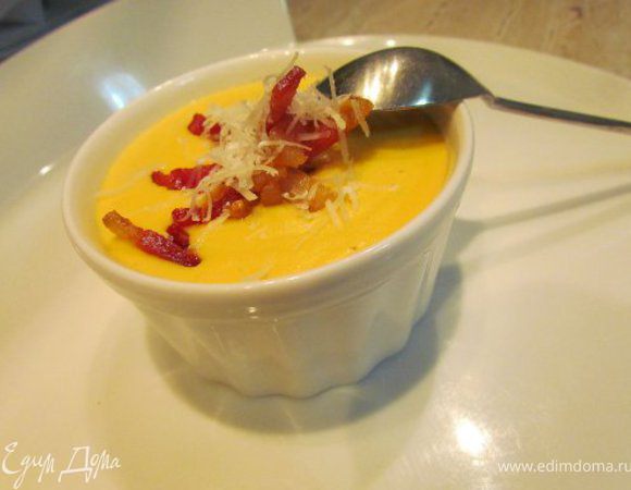 Подавать суп с беконом и пармезаном. Вкусно как в теплом, так и в холодном виде! Приятного аппетита!