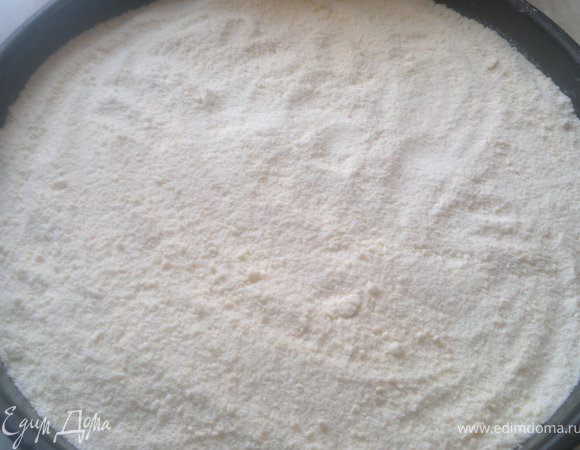 а затем остальную часть теста и отправляем в духовку,как подрумянется вынимаем,  проверять зубочисткой