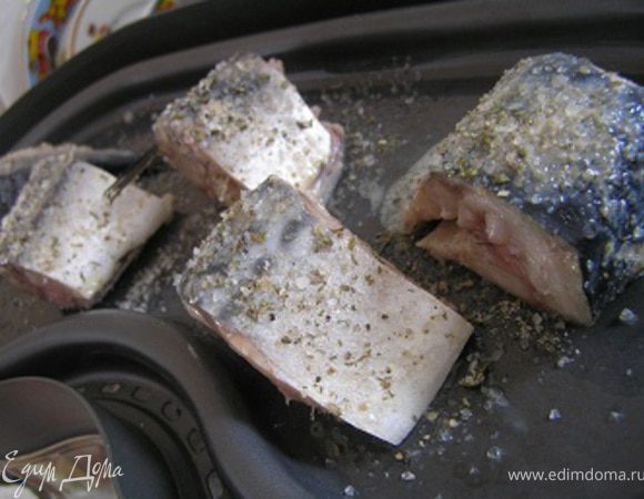 Выложить на смазанный маслом поднос пароварки, готовить примерно 15-18  минут.