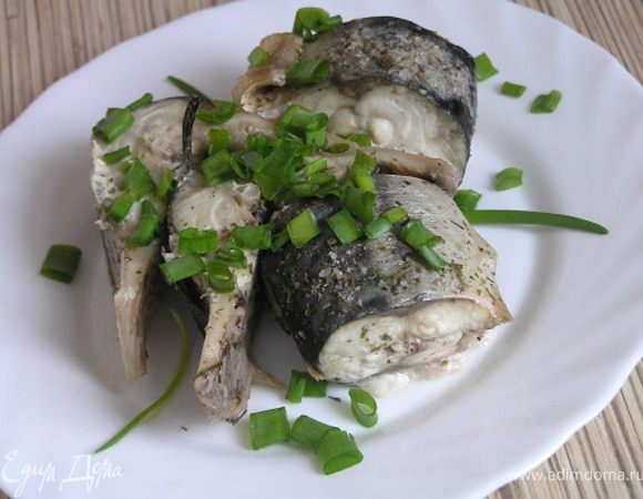 Подавать с зеленью, салатом и/или овощами.