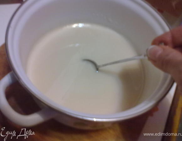 Остудить смесь в течении получаса и добавить соду.Можно развести ее в небольшом кол-ве воды. Смесь начнет пузыриться.