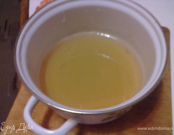 Периодически помешиваем. Через 15 мин. сироп готов.Этот сироп остается густым и не застывает.Внешне он похож на мед. 
