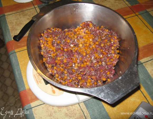 Все это смешивается руками.