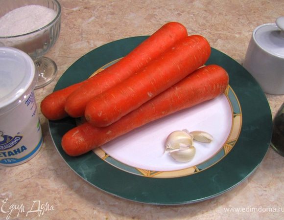 Салат из тертой моркови: быстро и вкусно. Как обычно, я опишу достаточно подробно рецепт и сделаю акцент на моментах, которые, на мой взгляд, заслуживают этого. Салат получается очень свежим и весьма ярким на вкус.