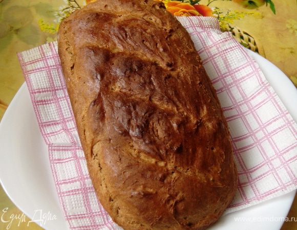 Затем на хлебе делаем несколько прорезов и отравляем выпекаться до готовности, у меня ушло приблизительно 1час10мин.
Когда хлебушек испёкся, смазываем его горбушечку водой, накрываем полотенцем и остужаем.

