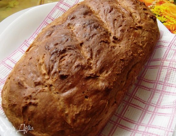 А далее…отрезаем ароматную, душистую горбушечку, щедро намазываем её сметанкой, присыпаем солькой, чёрным перчиком и кушаем)) Или густо намазываем вареньем и кушаем вприкуску с чаем)) По-русски, по-простому…и безумно вкусно!!!!!