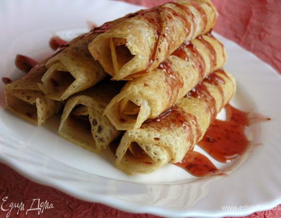 Подавать, полив малиновым сиропом. Приятного аппетита! :)