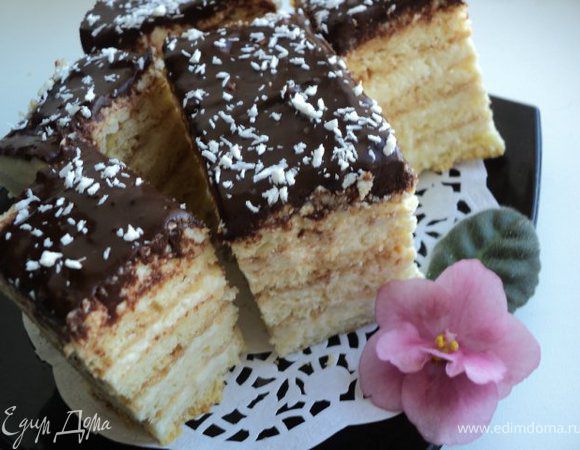 Готовый пляцок разрезаем на кусочки. Приятного аппетита!