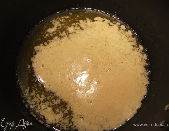 ...добавте 1 ч.л. соду (соду погасит мёд ).