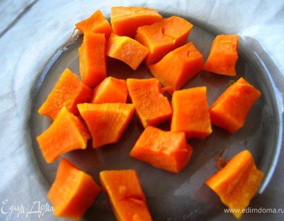 Тыкву очистить, запечь в духовке или потушить в кастрюльке до мягкости