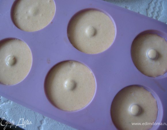 разложить по формочкам и отправить в морозилку на 3-4 часа. Перемешивать не надо!