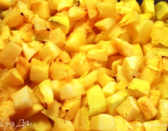 тыкву нарезать кубиками и запечь в духовке около 30 минут при 200 гр