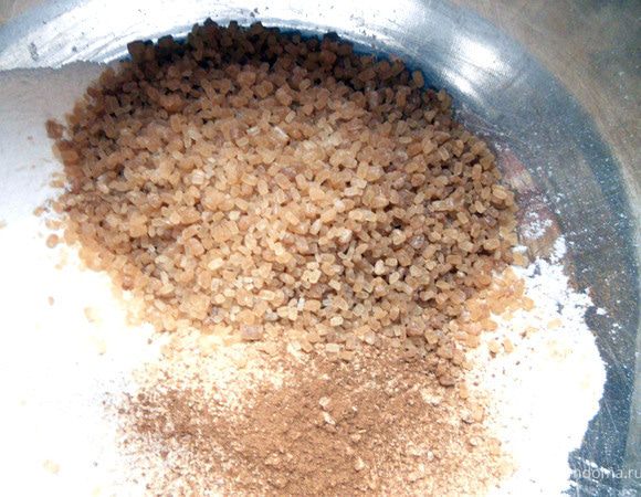 Коричневый сахар, размешать.  