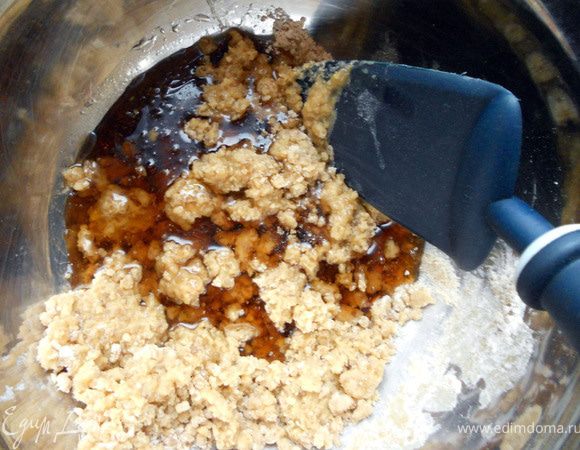 Кленовый сироп ***в оригинальном рецепте т.н. "золотой сироп", решил заменить кленовым, конечно же, не настоящим канадским, а дешевой российской имитацией!***.