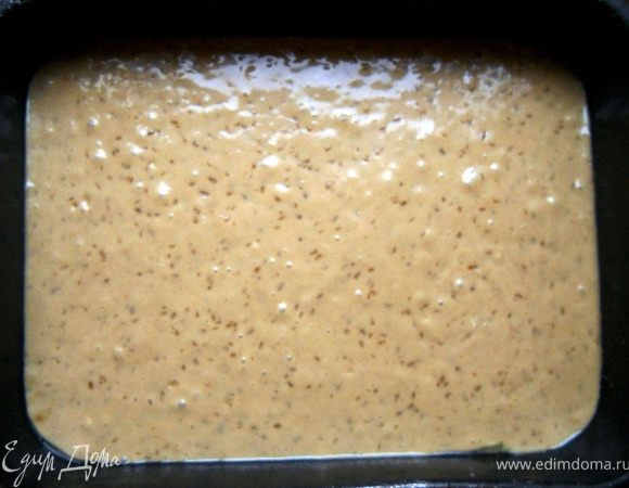 Выложить тесто в форму и распределить его, слегка наклоняя форму. Выпекать в предварительно разогретой духовке до 180+- 30-35 минут или до сухой палочки (минут через 15-20 после начала выпекания можно накрыть фольгой, но в принципе, как я говорил, тесто ведет себя хорошо, ничего не пригорает:))